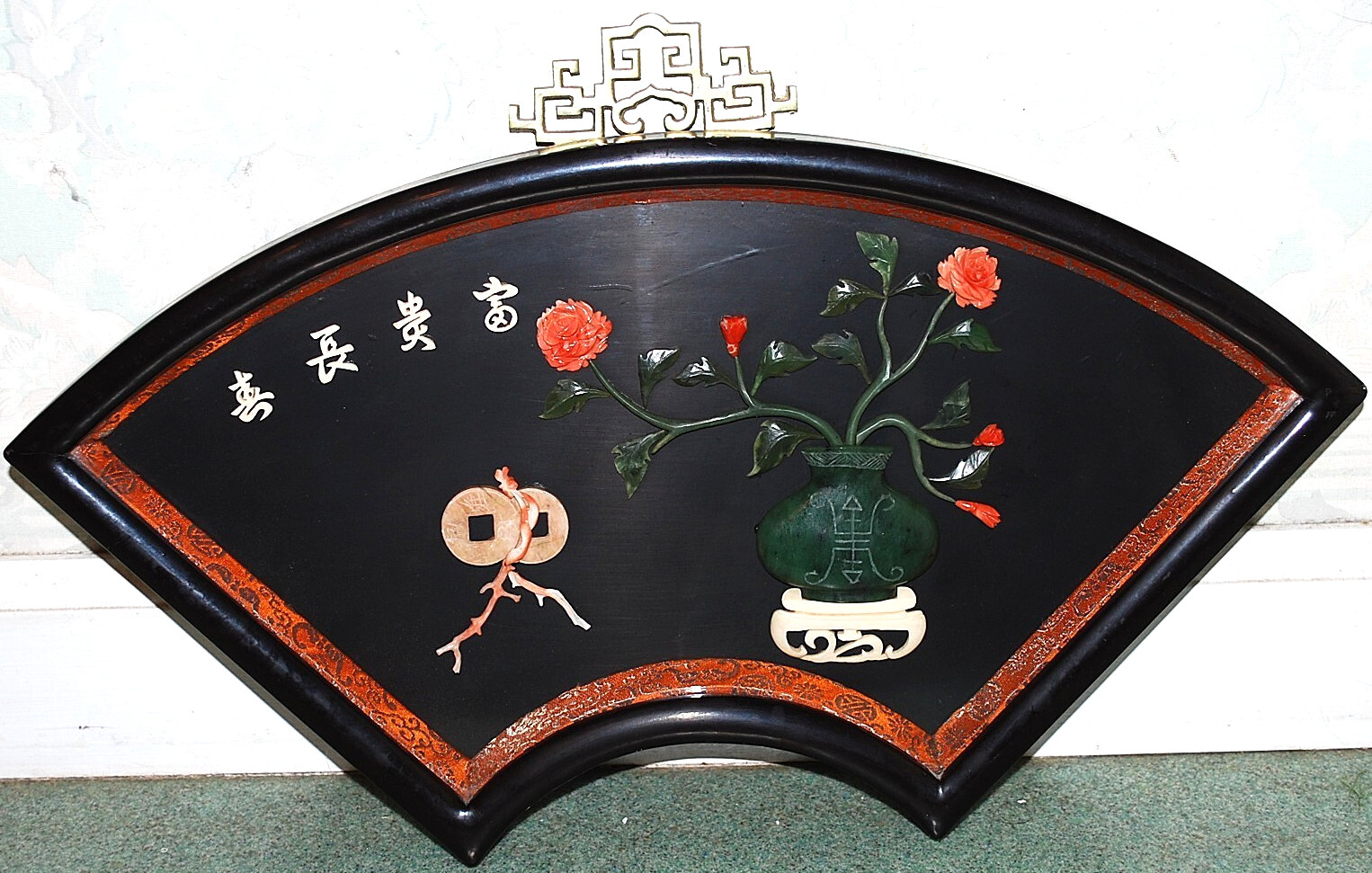 Vtg 17″ Chinese JADE & CORAL Wall Art Flowers/Vase FAN SHADOW BOX FRAME W Glass
