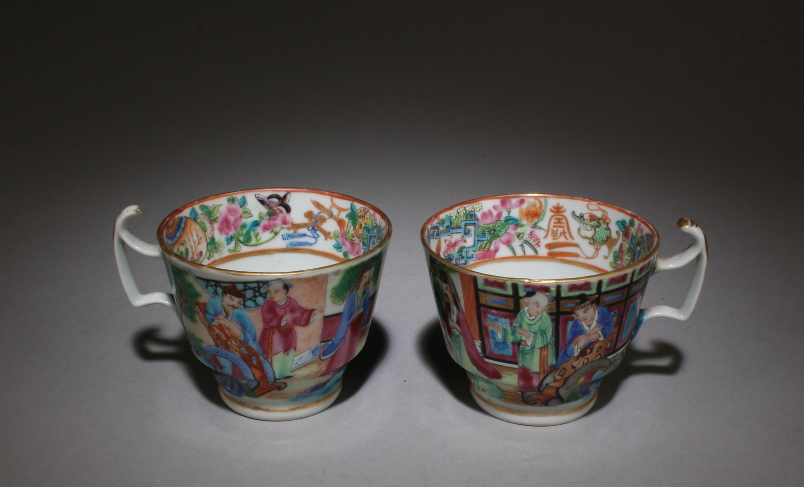 A Set of Guangcai Porcelain Cups