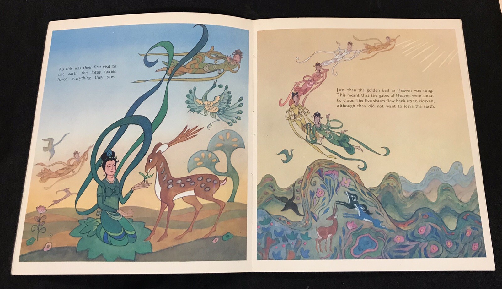 1987 Beijing Chinese comics The Lotus Fairies in English 中国民间故事 莲花天女 连环图 海豚出版社出版