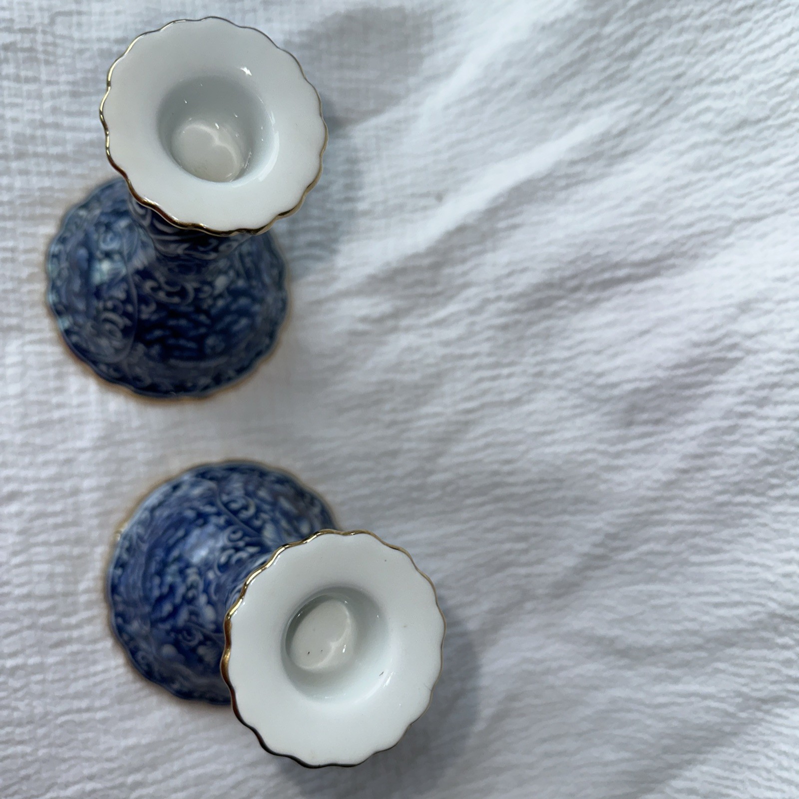 VINTAGE ORIENTAL CHINESE MOTIF BLUE and WHITE PORCELAIN CANDLE HOLDER