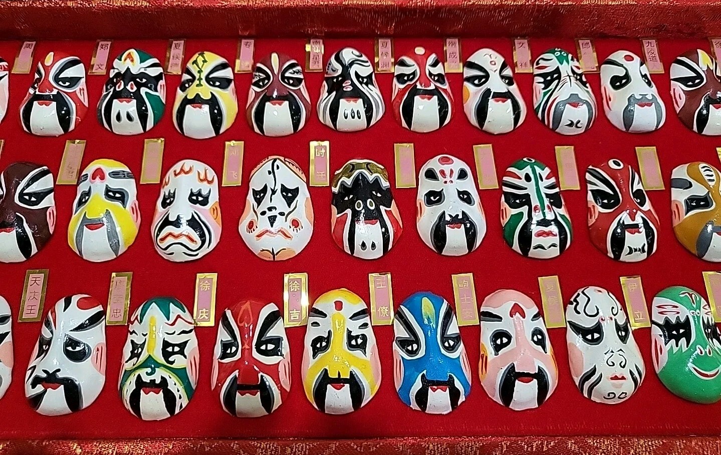 China Beijing Opera Types of Facial Makeup Masks- Boxed Collection Of 100