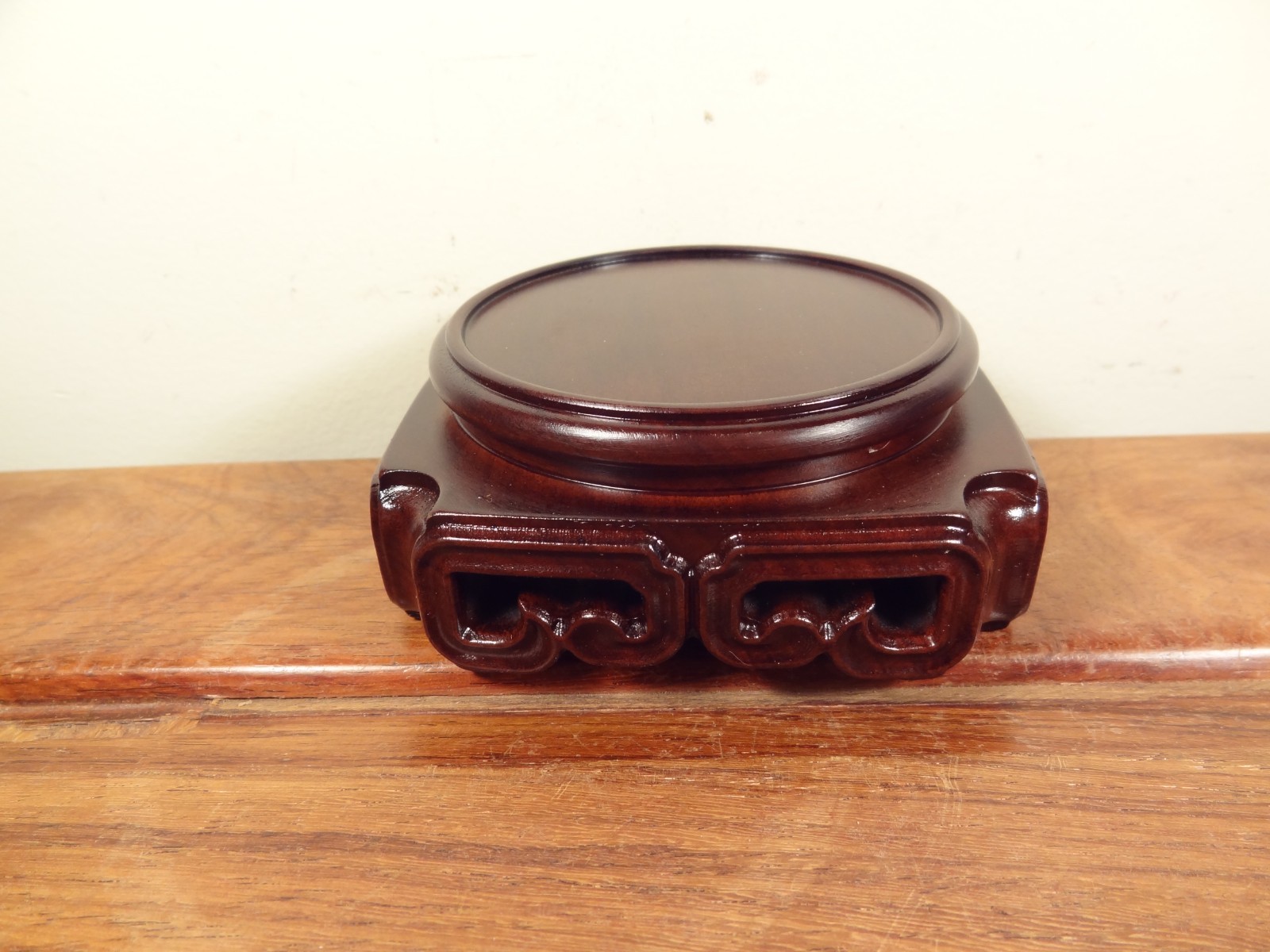 Round Display Stand – Suanzhi Wood One-piece Carving – 2 7/8″ D Top