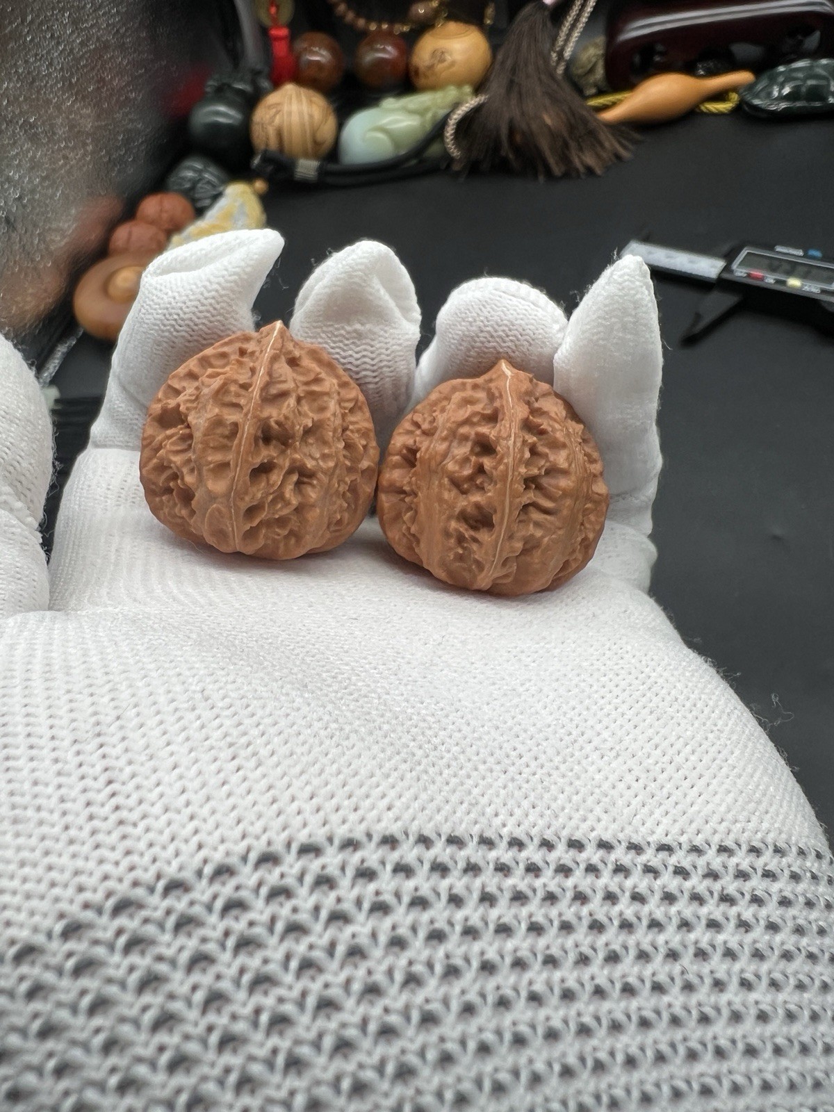 Pair of Match Chinese Health Small Walnut Collection29×32×31.5mm精配文玩秋子粗筋八棱手捻
