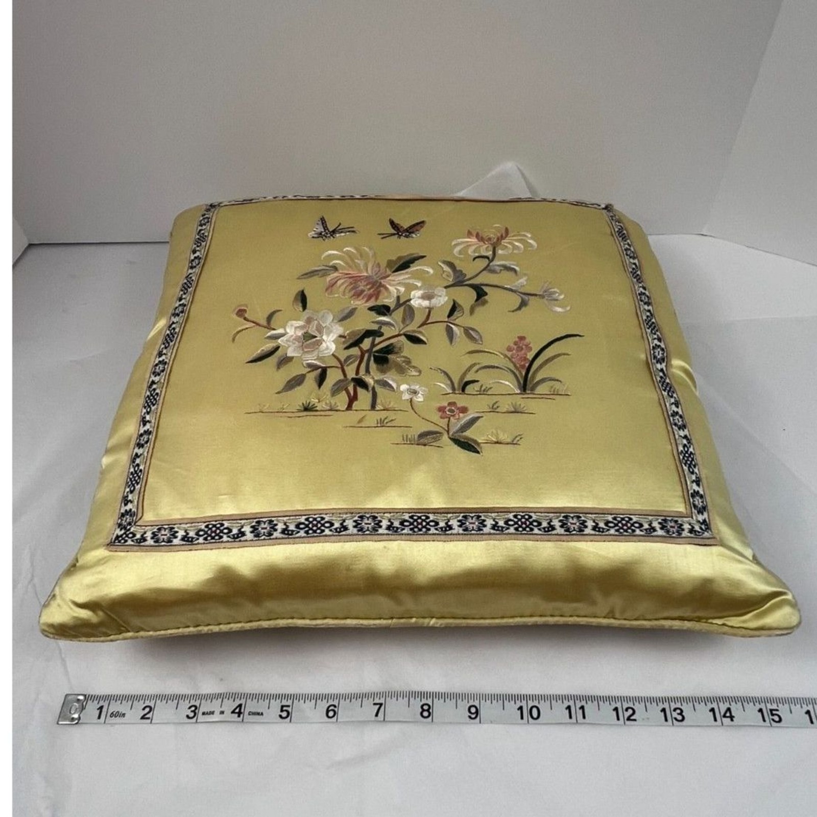 MCM Chinese 100% Silk Embroidered Throw Pillow Gold Removable Cover 15″x15″ EUC