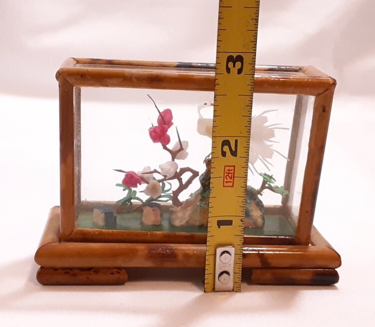 Vtg Asian Oriental 4″ Shadow Box (Bird, Flowers)