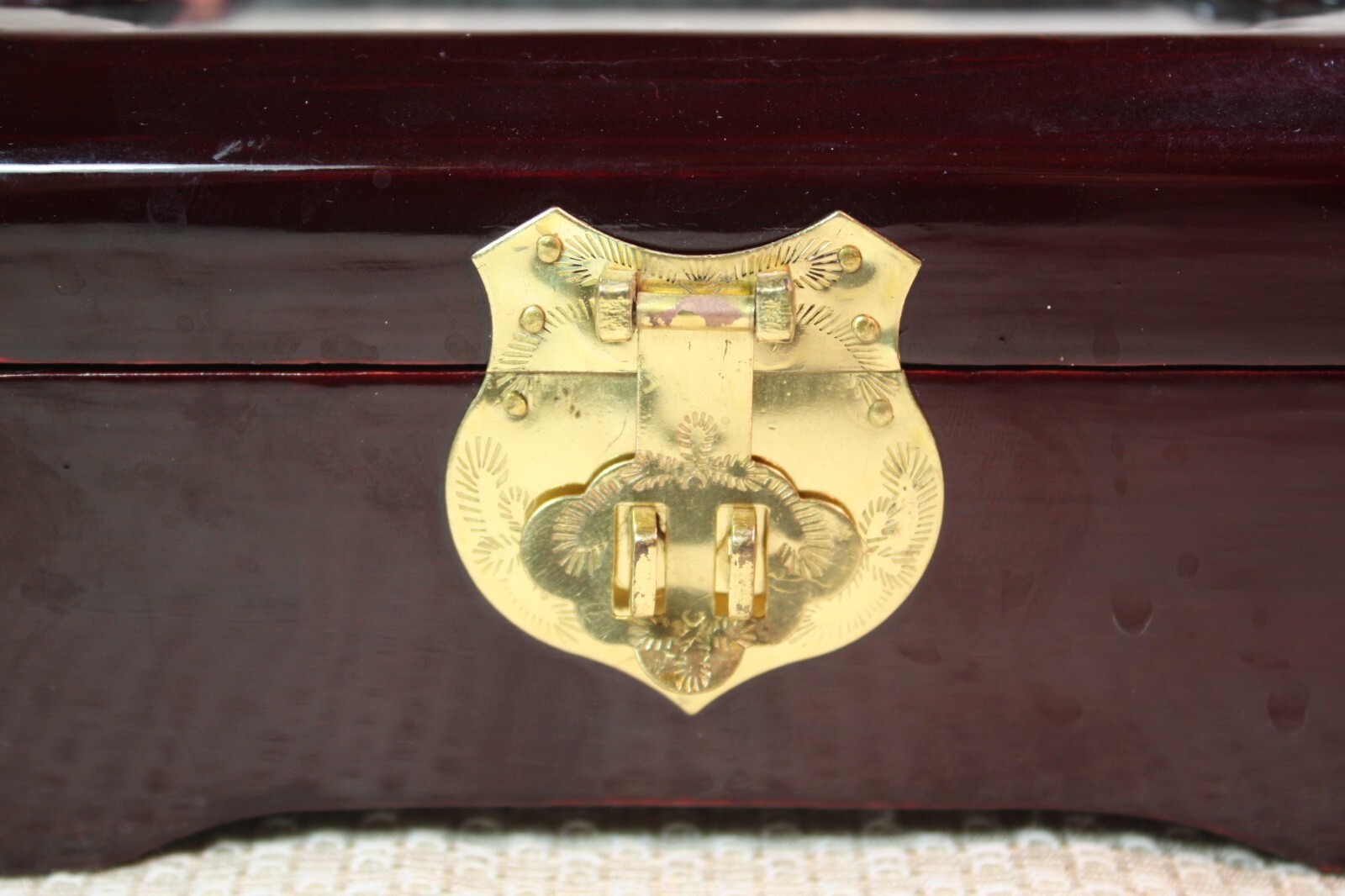 Vtg Chinese Lacquered Carved Cork Diorama in Lid Jewelry Trinket Box with Lock