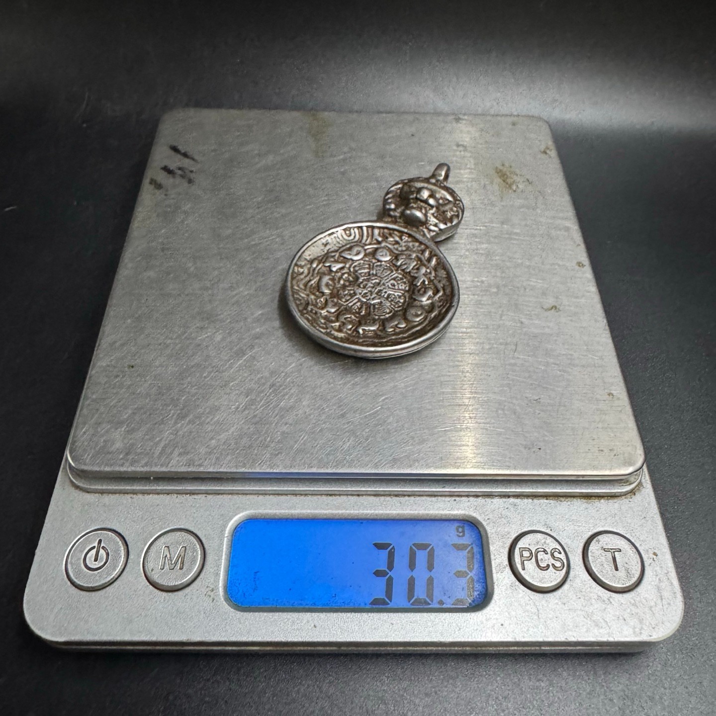 Iron Tibetan Snow Lion Kalachakra Mantra Pendant Buddhist Protection Lucky Amule