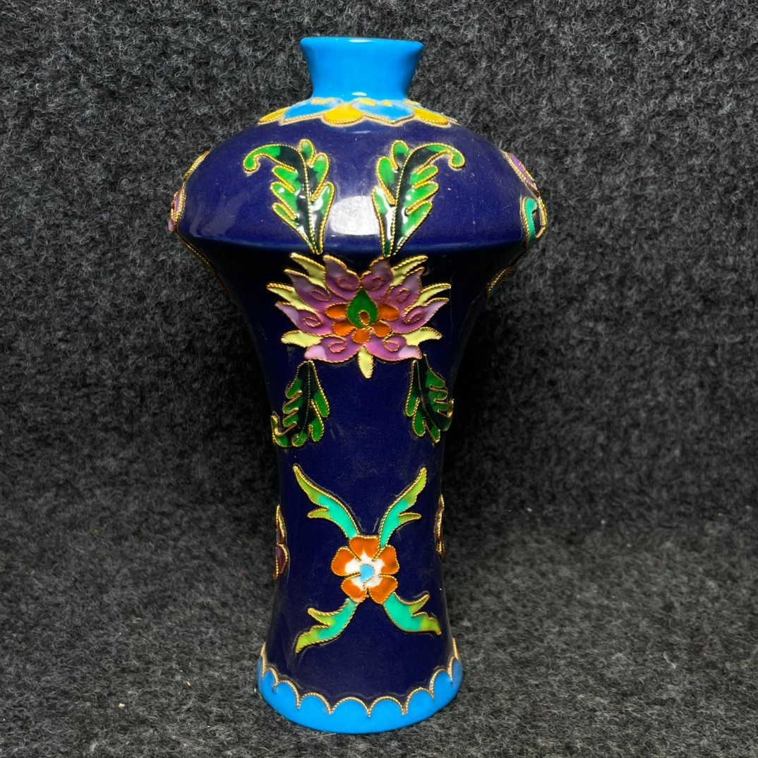 Imperial cloisonn é enamel multicolored glazed porcelain vase