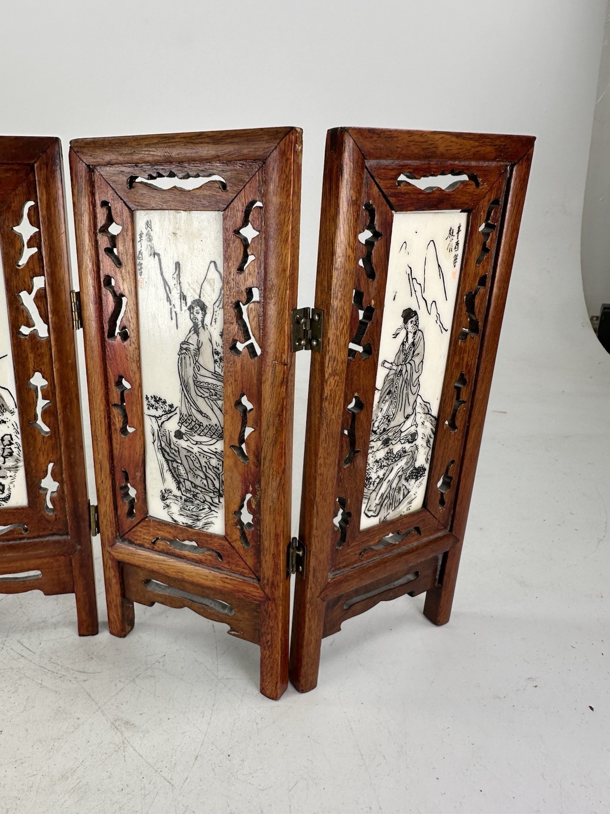 Antique Chinese 1900s 4 Panel Hand-Painted Mini Folding Screen Carved Engraved