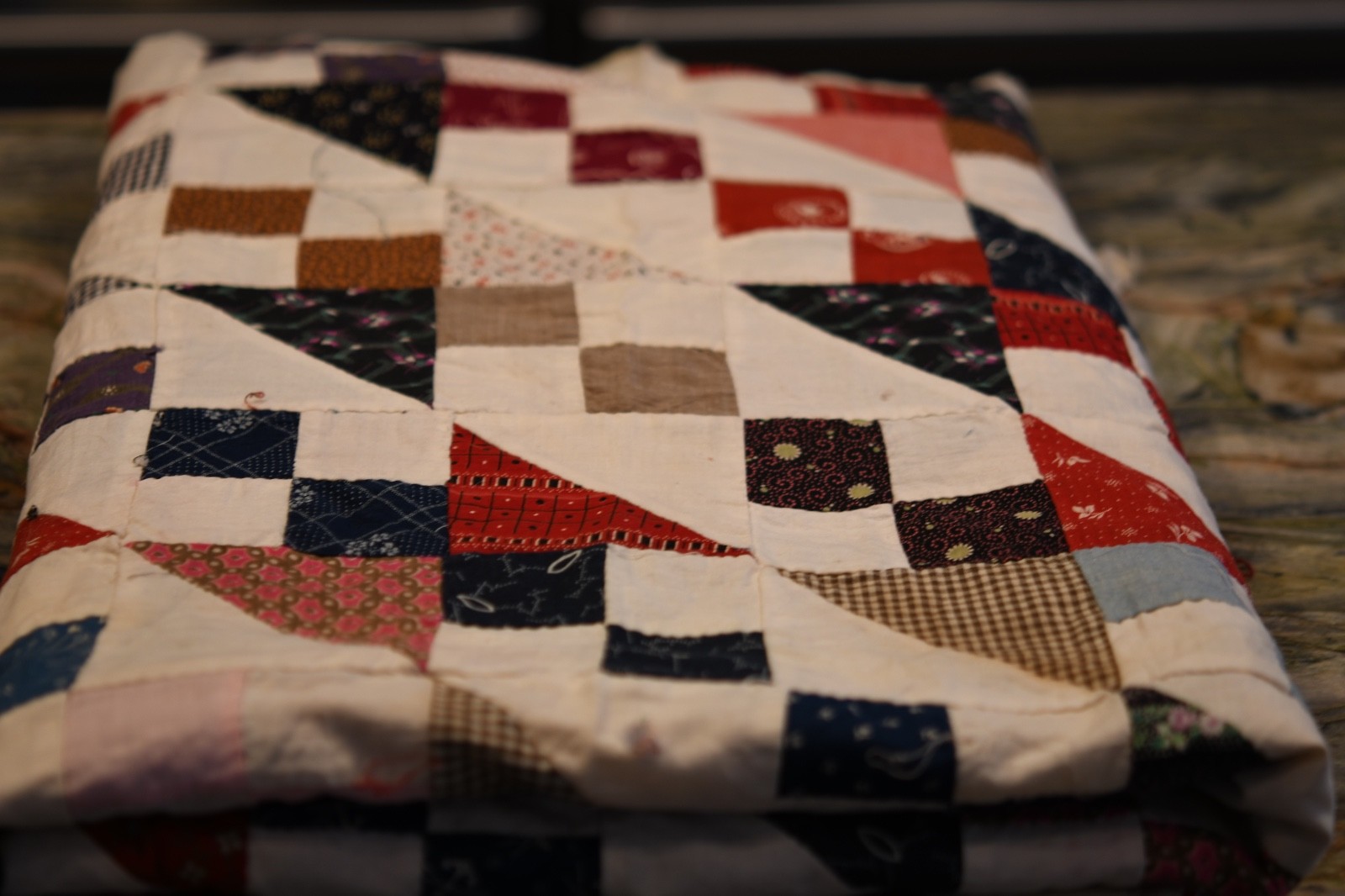 BEAUTIFUL UNFINISHED COTTON QUILT TOP IN MULTIPLE COUNTRY COLORS – VINTAGE, 1950