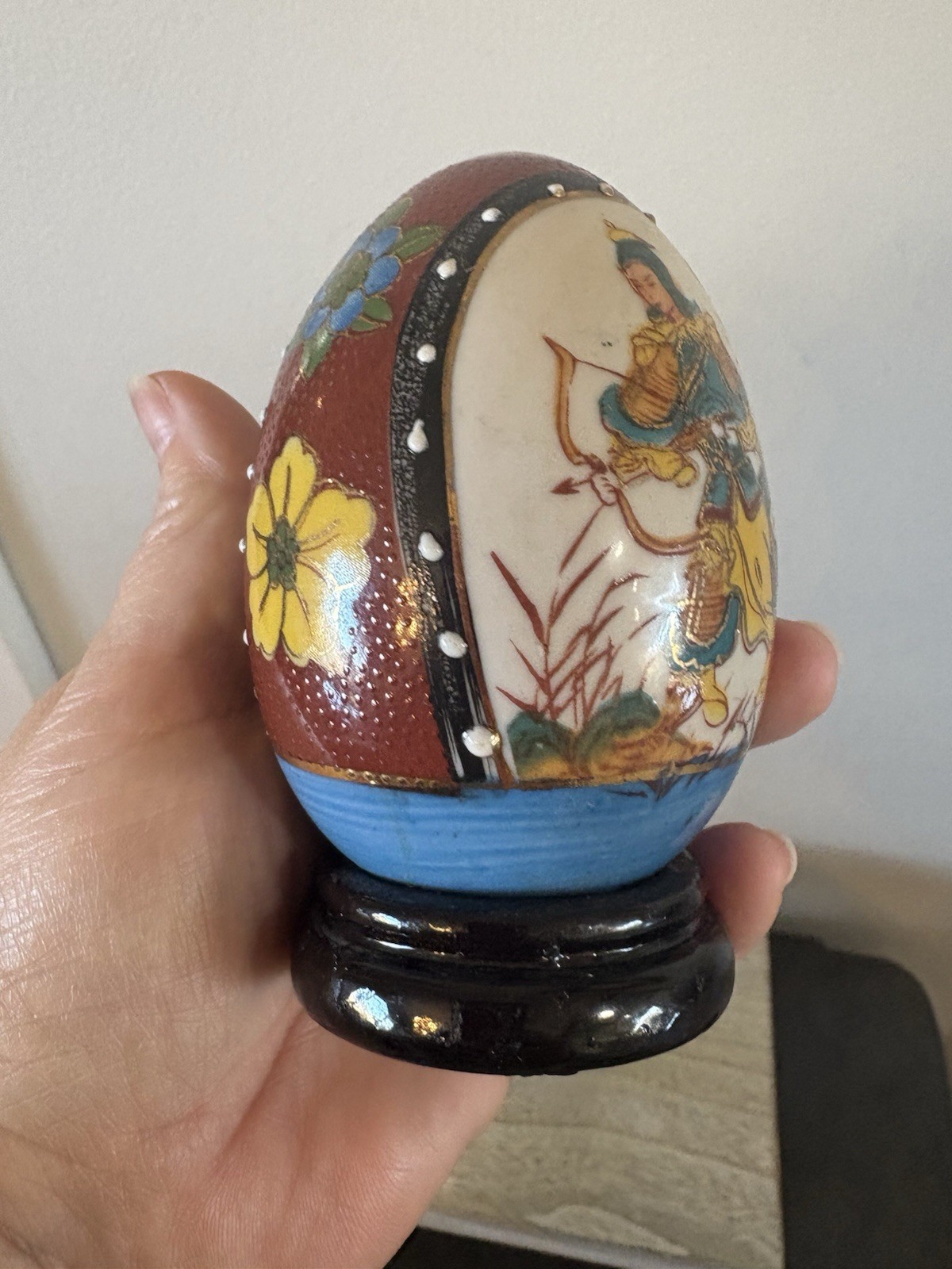 Vintage SATSUMA Samurai Or Female Ninja Asian Oriental Ceramic Egg On stand