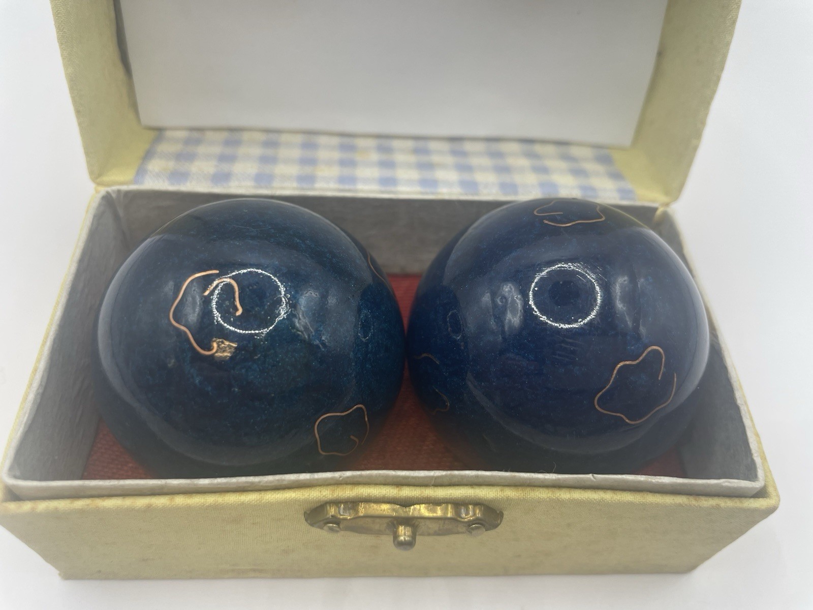 Vintage – Chinese Meditation Balls Chiming – Dragon design w/cloth top box