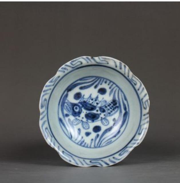 3.1″ Chinese Blue-and-white Porcelain Animal Fish Algae Fancy Top Cup