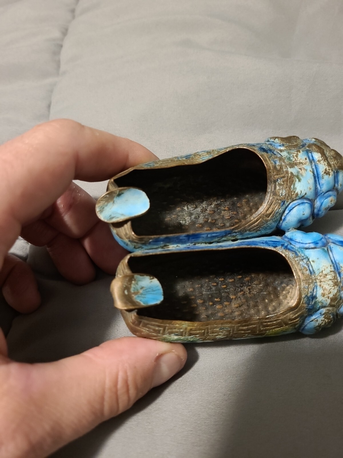 VINTAGE COLORFUL ENAMELS ON BRASS MINI SHOE ASHTRAY