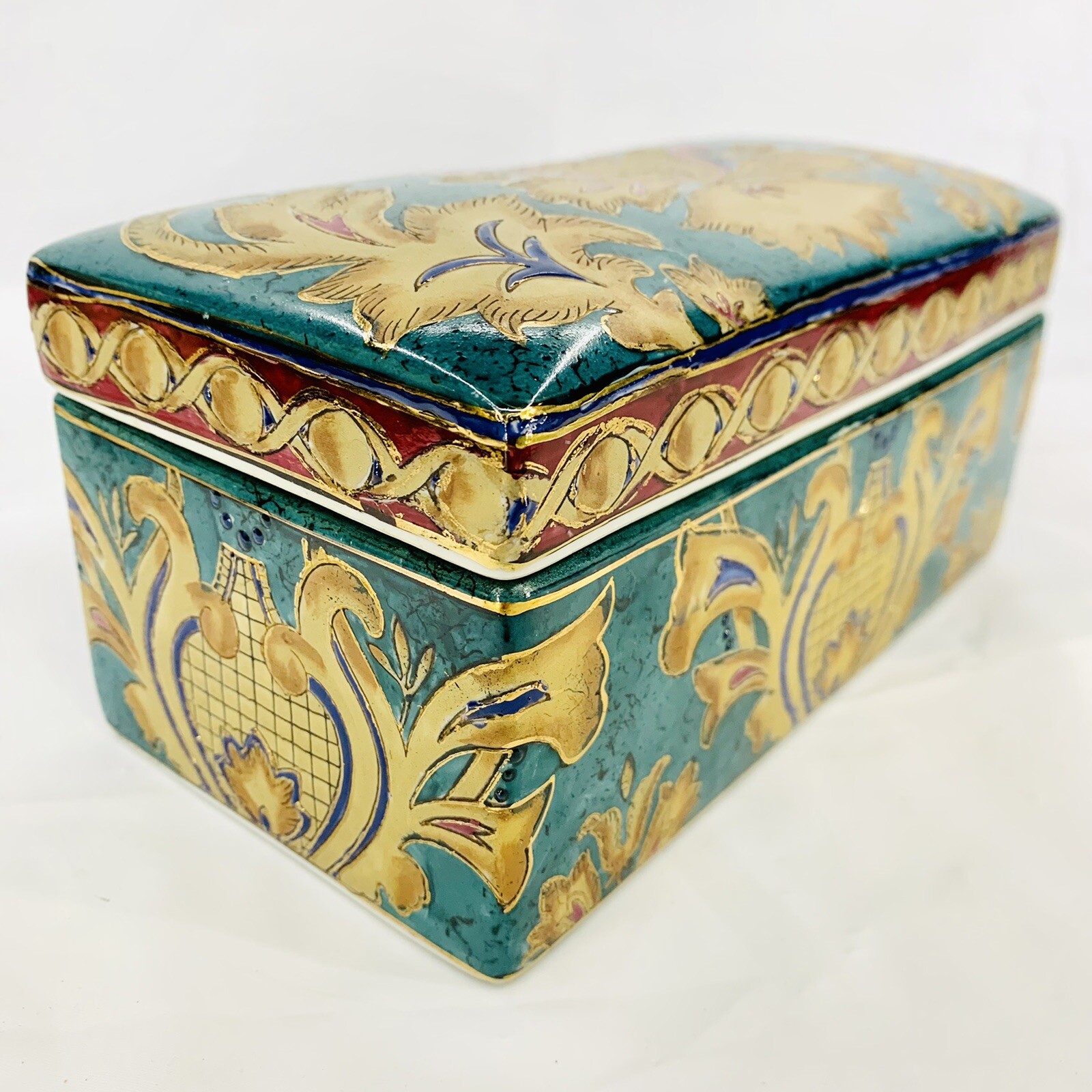 Oriental Accent ceramic box No chips or cracks Asian Art design Gold Inlay
