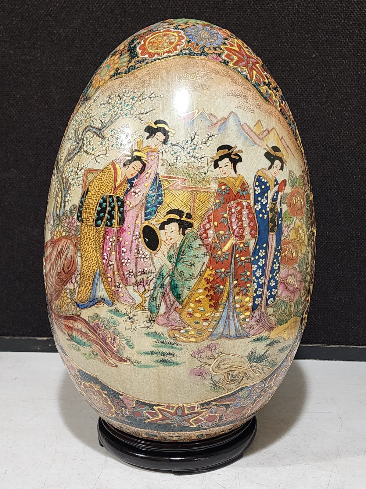 Hand Painted Geisha Girls Large 14″ Porcelain SATSUMA Egg w Stand Made in China