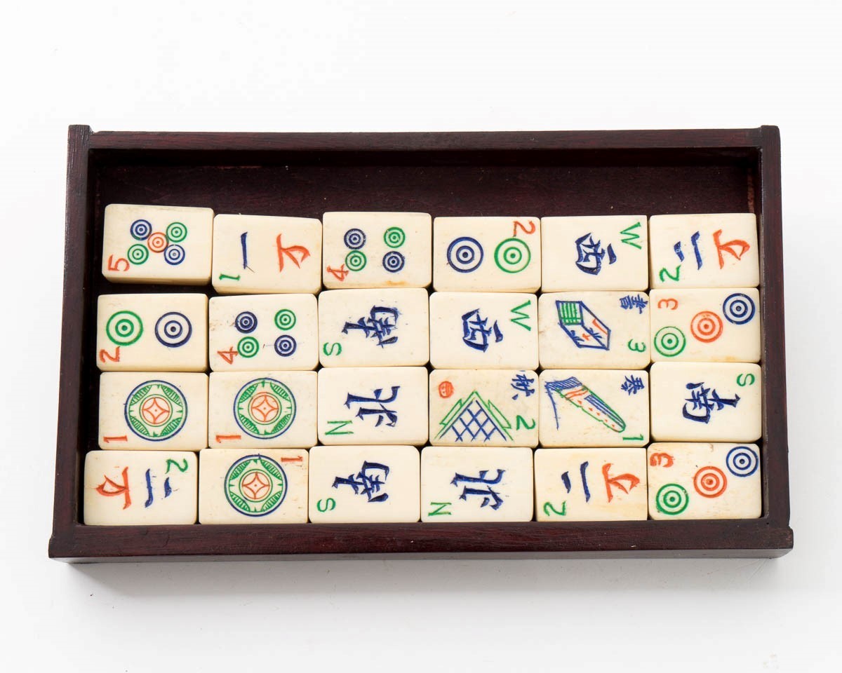 Antique 1920s Chinese Mahjongg Game Set Wood Case with Drawers 120 Painted Tiles