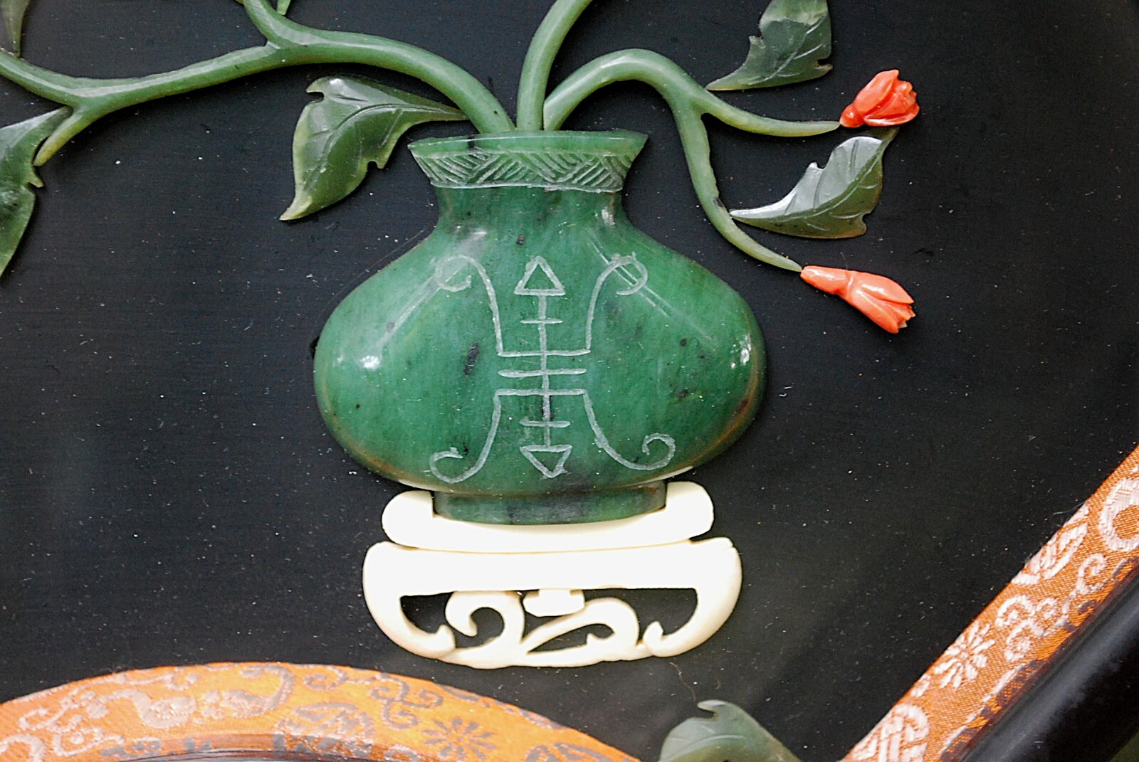 Vtg 17″ Chinese JADE & CORAL Wall Art Flowers/Vase FAN SHADOW BOX FRAME W Glass