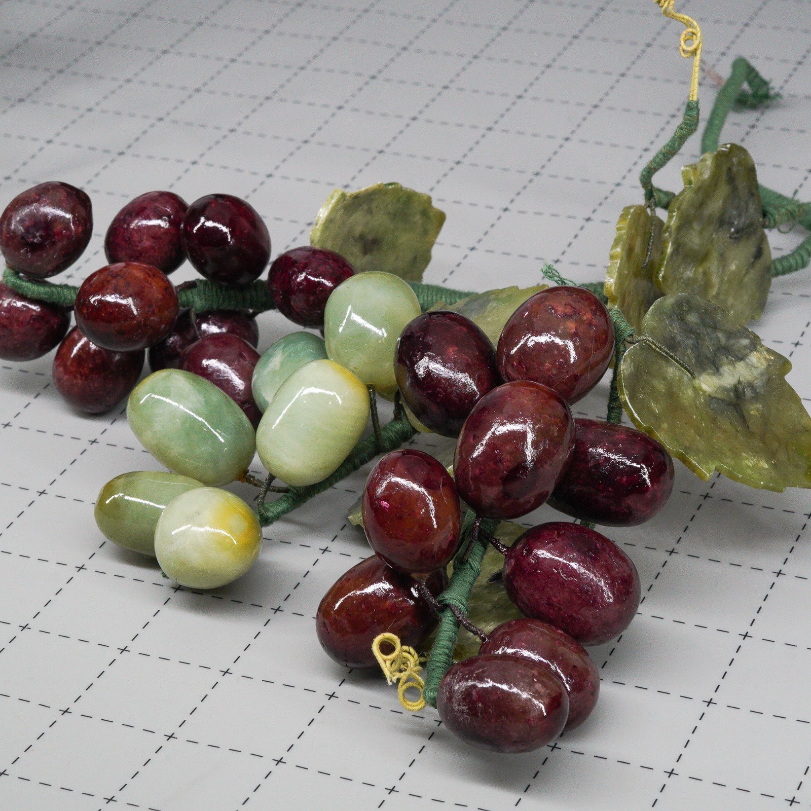 Vtg 10″ Jade Nephrite Celadon Stone Green & purple Grape Cluster w/ leaves 1.6lb
