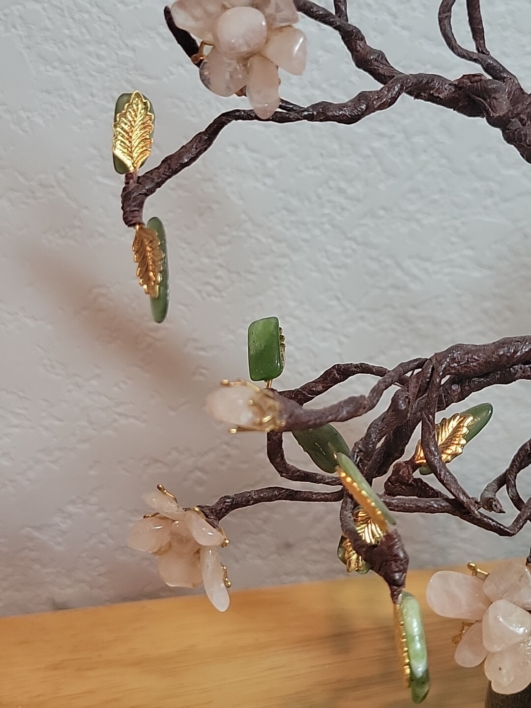 VTG Chinese Rose Quartz Jade Flowering Bonsai Tree 8″ Tall Gold Toned Leaves