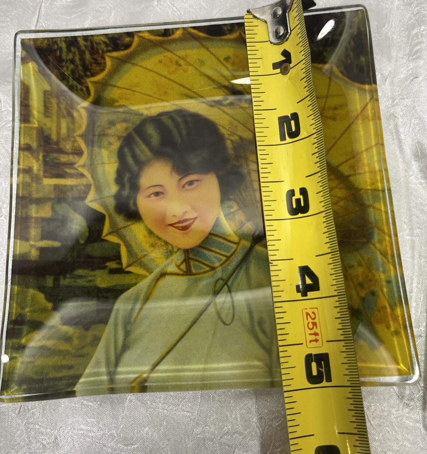 Pair Of Vintage Chinese Pin Up Girls Glass Trinket Jewelry Souvenir Tray 5″×5″