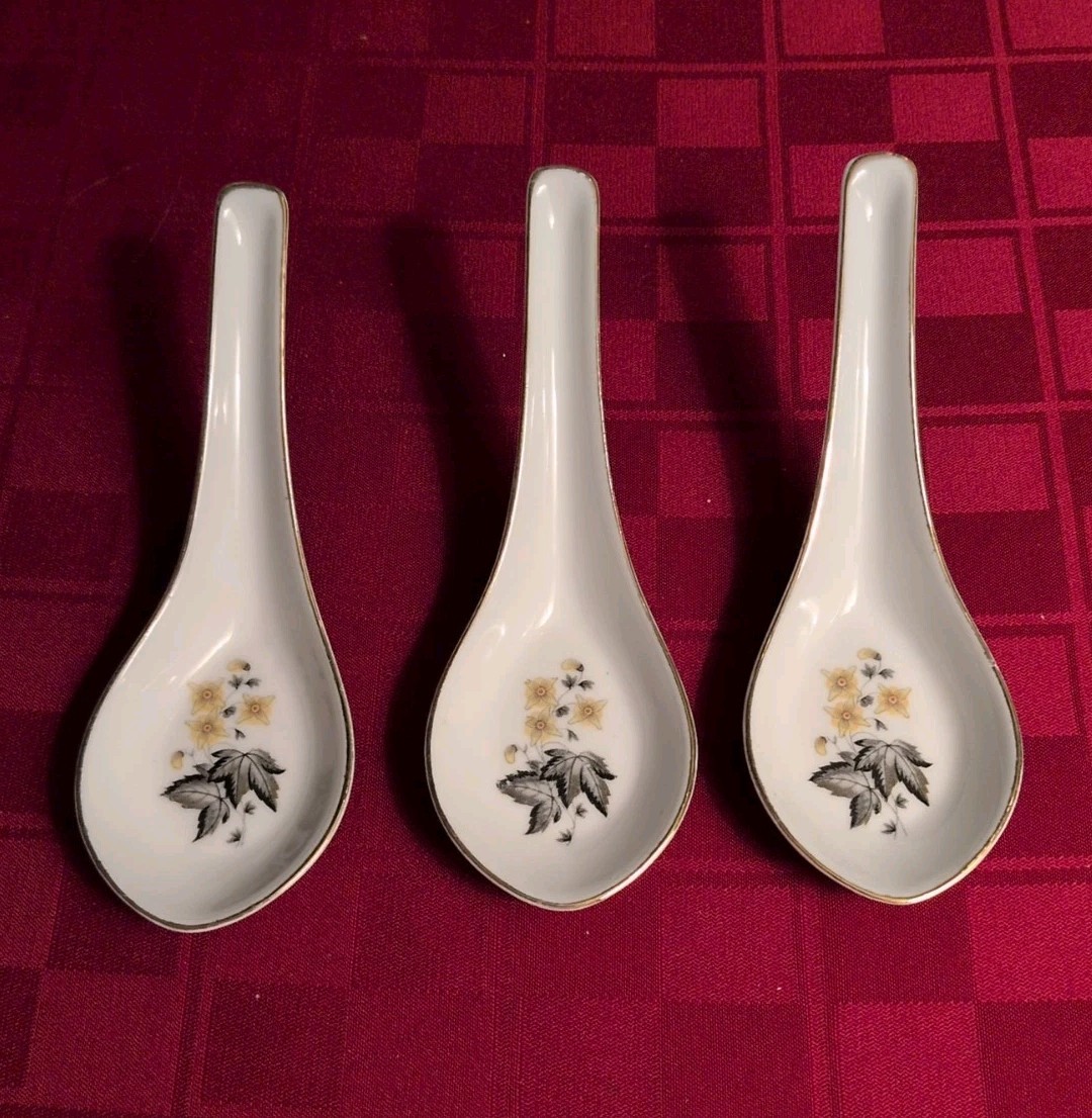 VNTG Asian Chinese Soup Spoons Floral Hand Painted Gold Trim Set Of 3