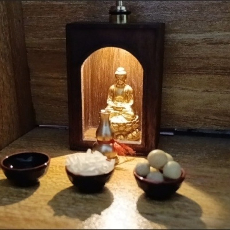 Mini Walnut Wood Shrine 5.8x4x3cm for 2.5-4.5cm Buddha Statues