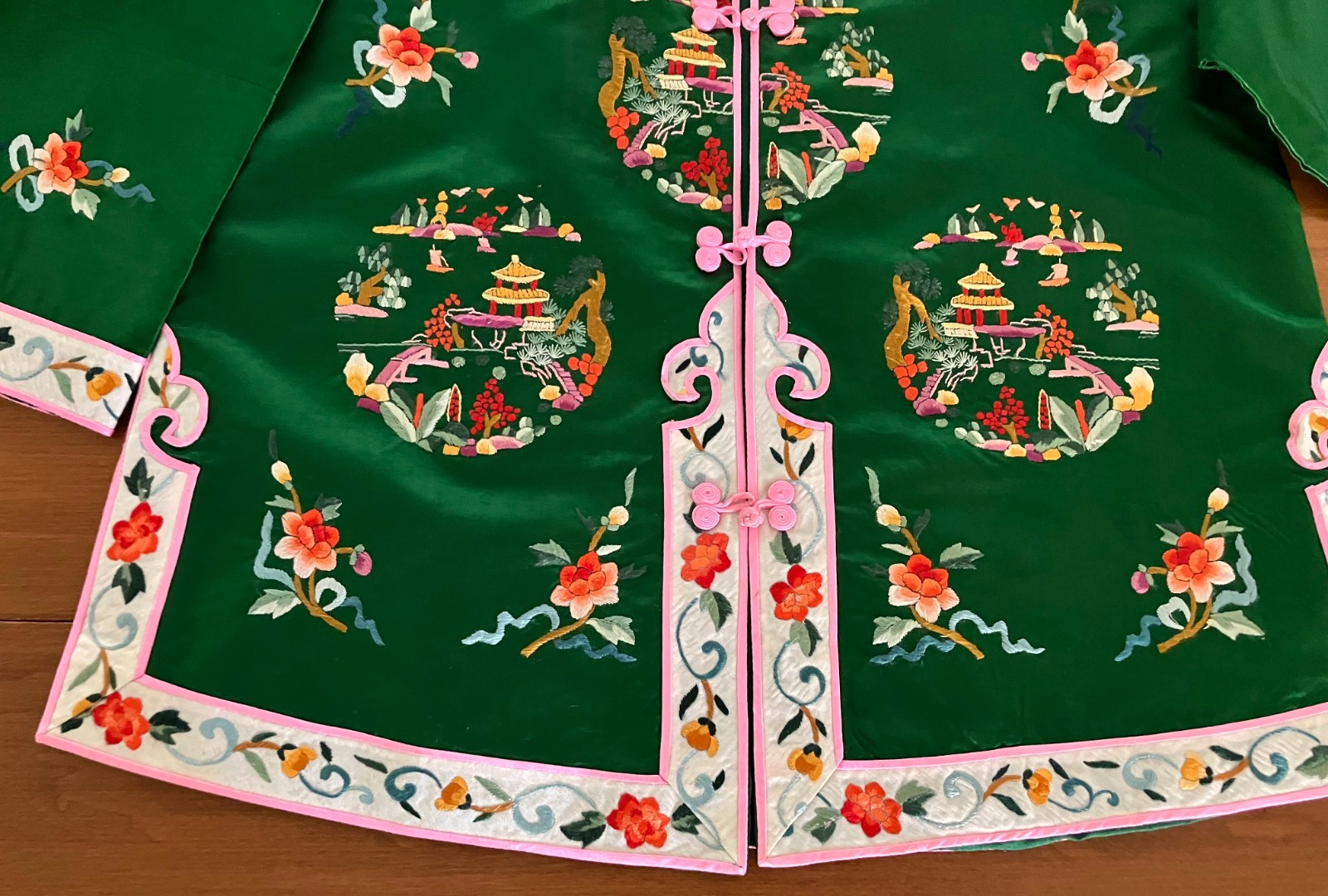 Vtg. 1960s’ ESME – Child’s Sz. 8 – Chinese Silk Jacket – Intricate Embroidery
