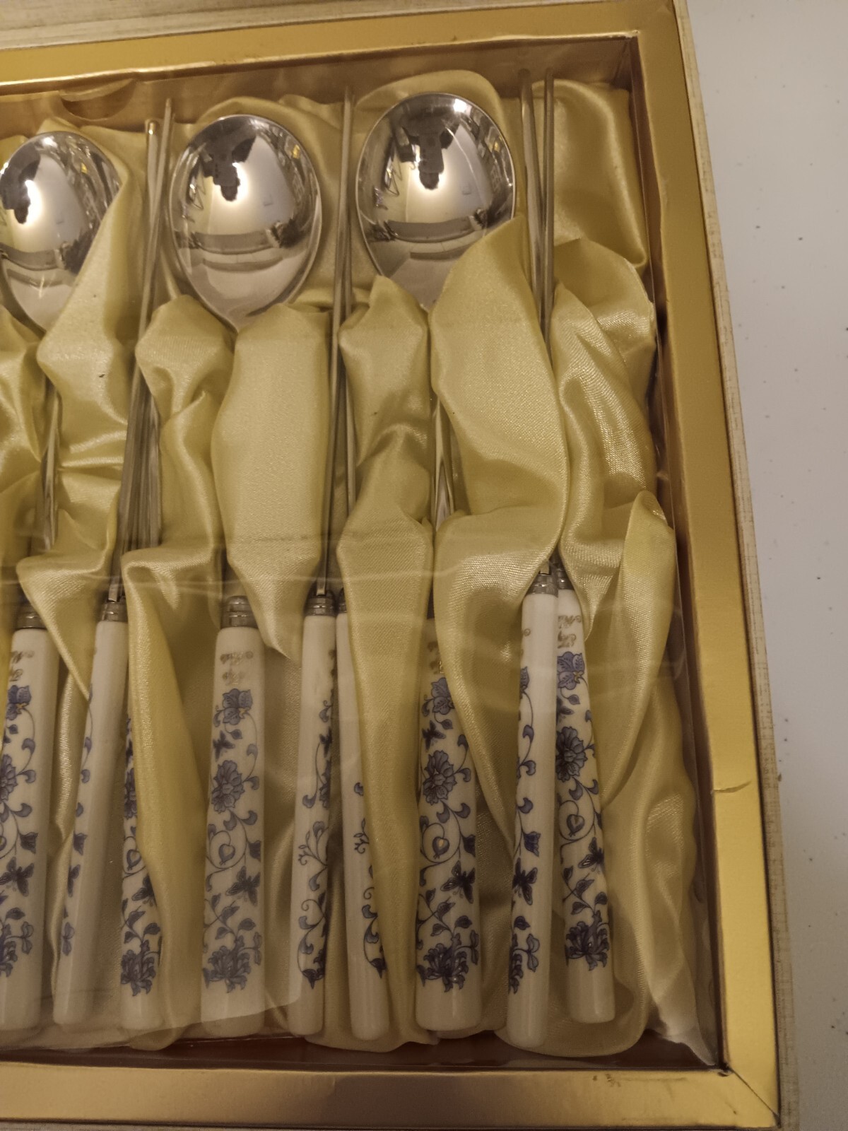 TOP MATE PORCELAIN BLUE STAINLESS STEEL CHOPSTICKS AND SPOONS GIFT SET RARE