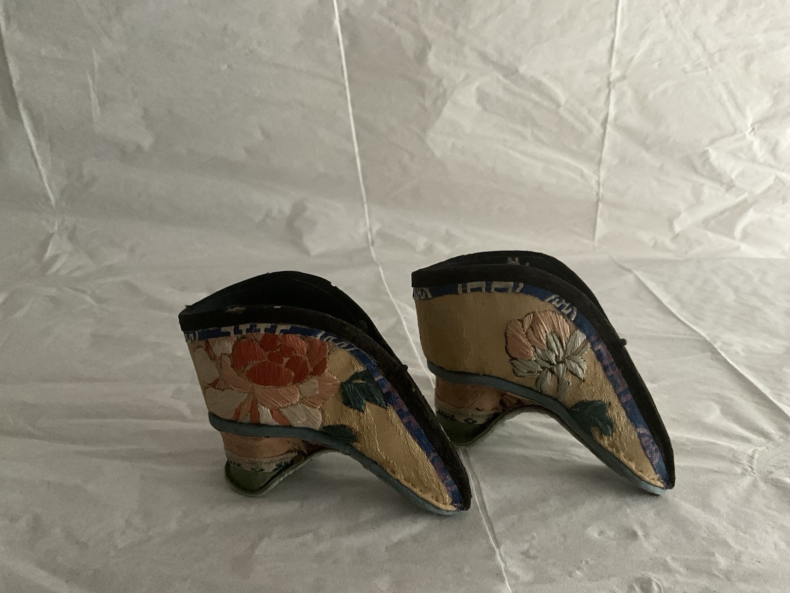 foot binding antique lotus shoes chinese