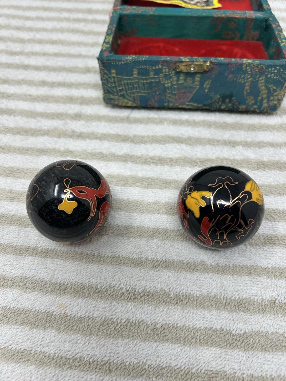 Chinese Harmony Balls Exercise HAND Therapy MEDITATION Metal Chiming DRAGONS Box