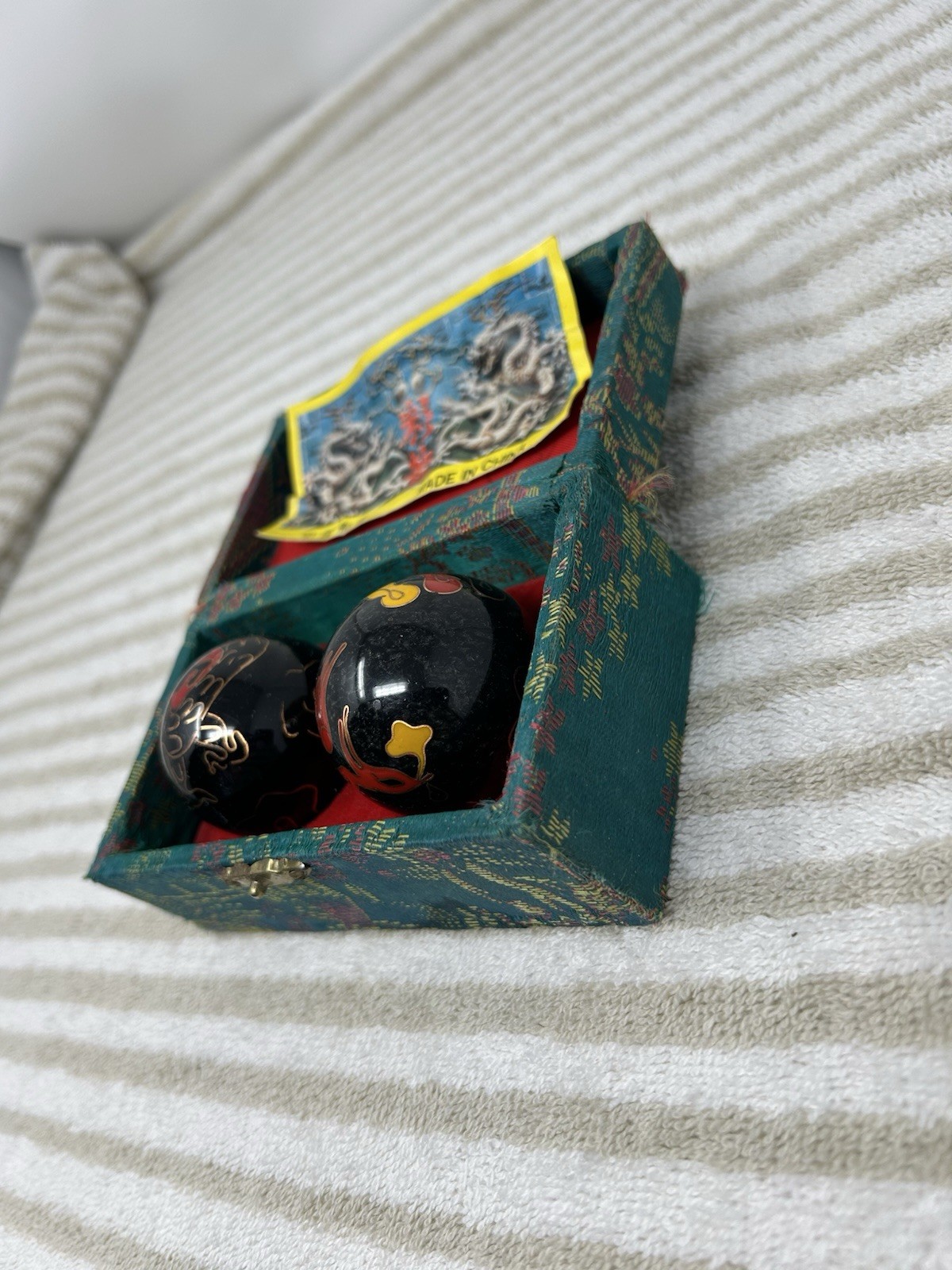 Chinese Harmony Balls Exercise HAND Therapy MEDITATION Metal Chiming DRAGONS Box