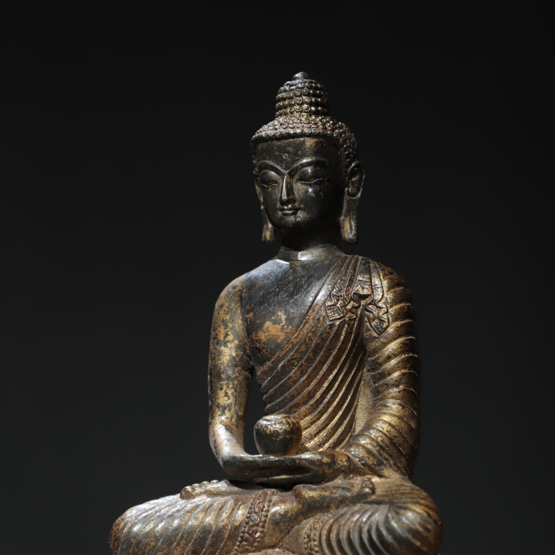 Bronze and gold sculpture of Shakyamuni Buddha statue