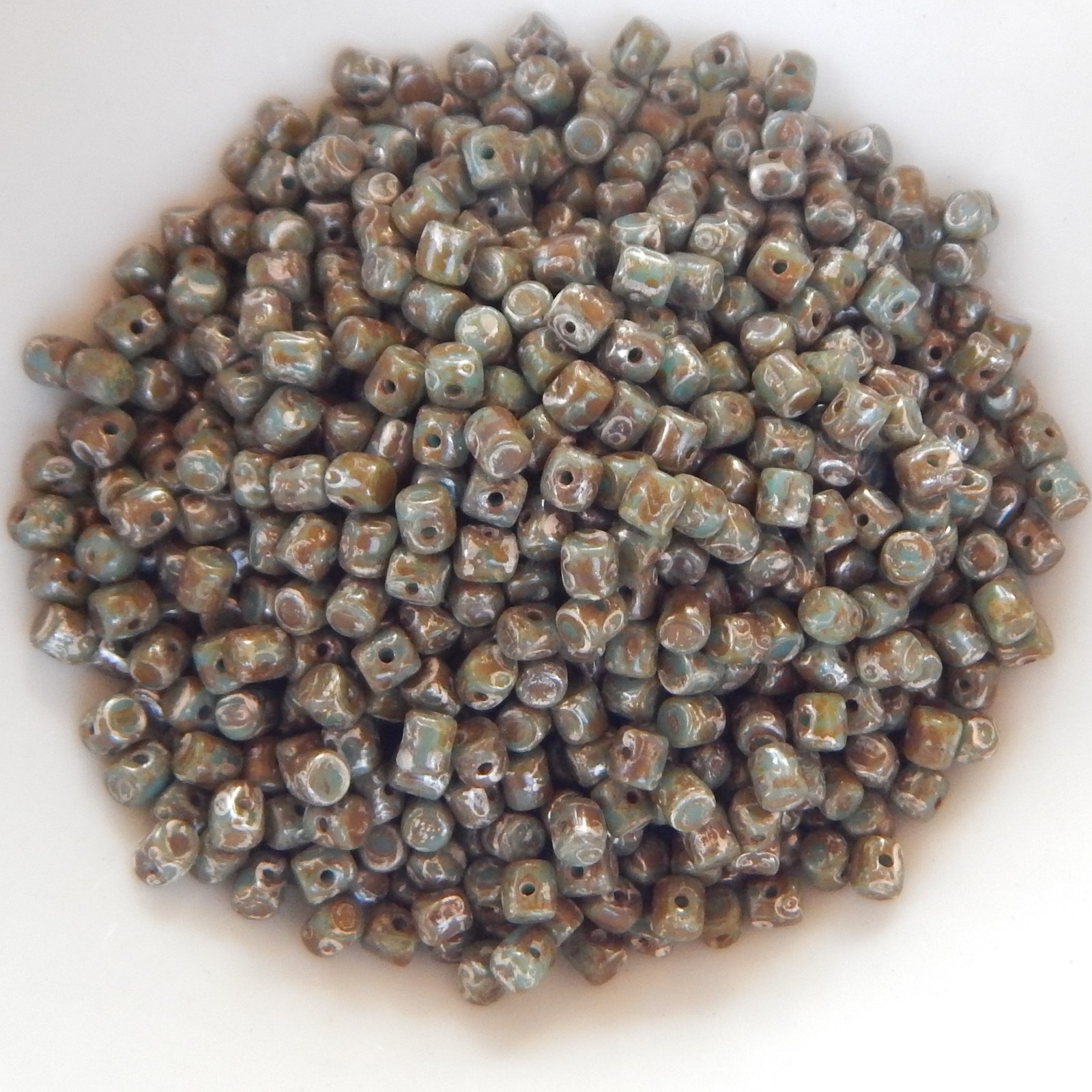 Minos Par Puca® 5 grams – Opaque Aqua New Picasso – 2.5x3mm Cylinder Glass Beads