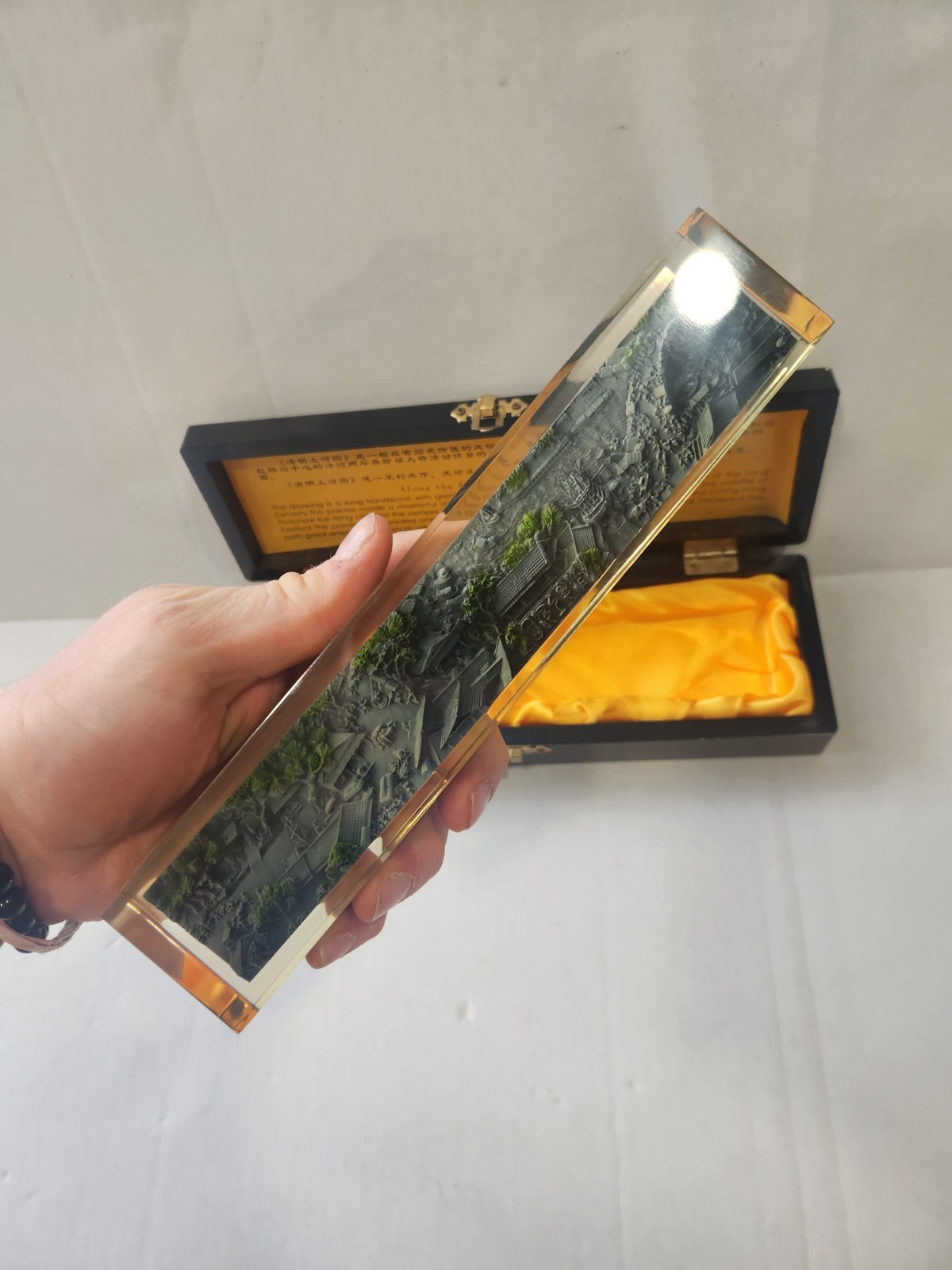 Resin Ching-ming Festival With With Wooden Box