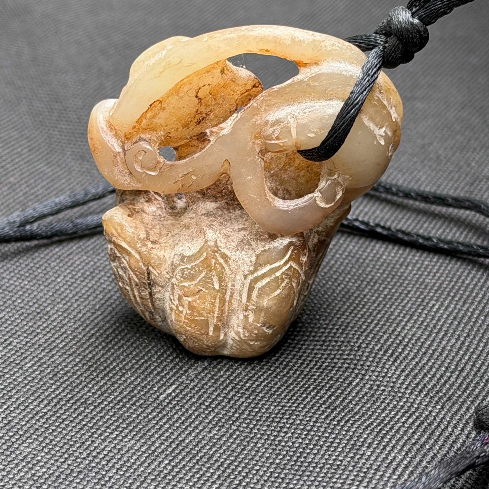 Vtg Chinese Nephrite Jade Pendant w Mythical Beast & Pearl (AHB) 425
