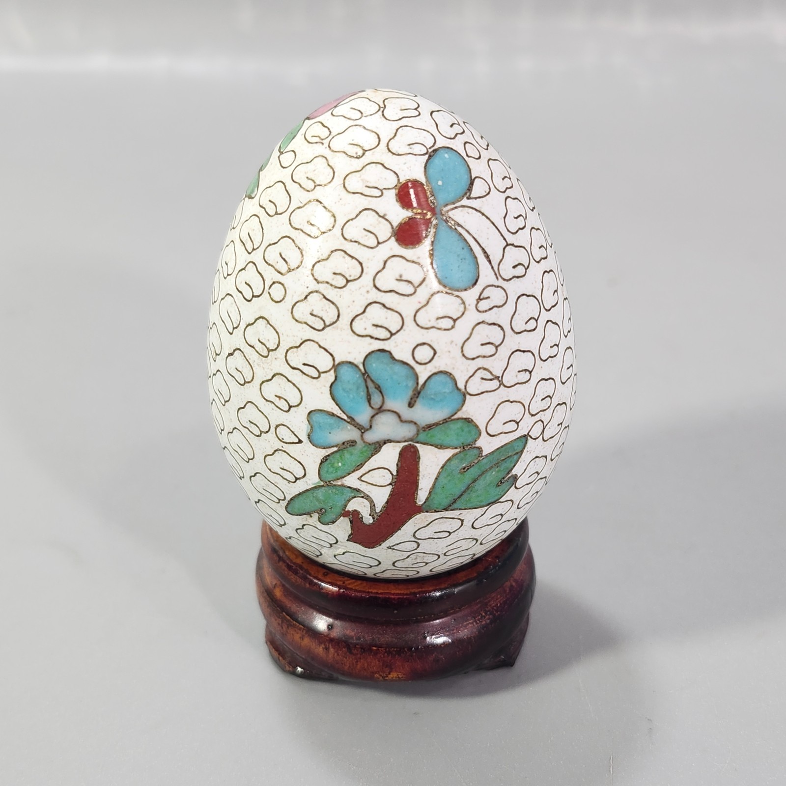 Asian Decor Chinese Cloisonne Egg on Stand 3” White with Cloud and Floral Art
