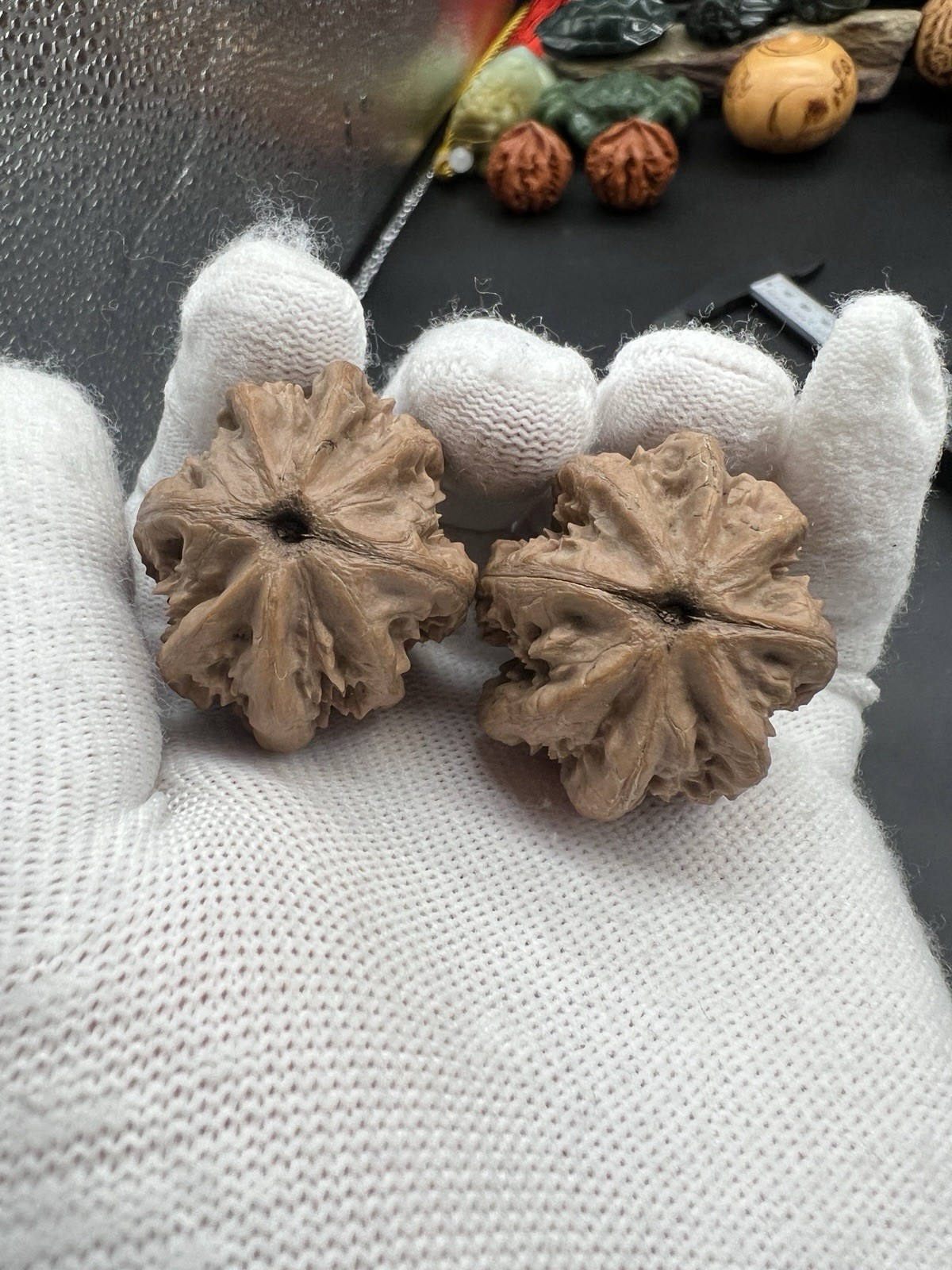 Pair of Match Chinese Health Small Walnut Collection精配文玩野生秋子核桃～八棱粗筋草莓34×38×42.5