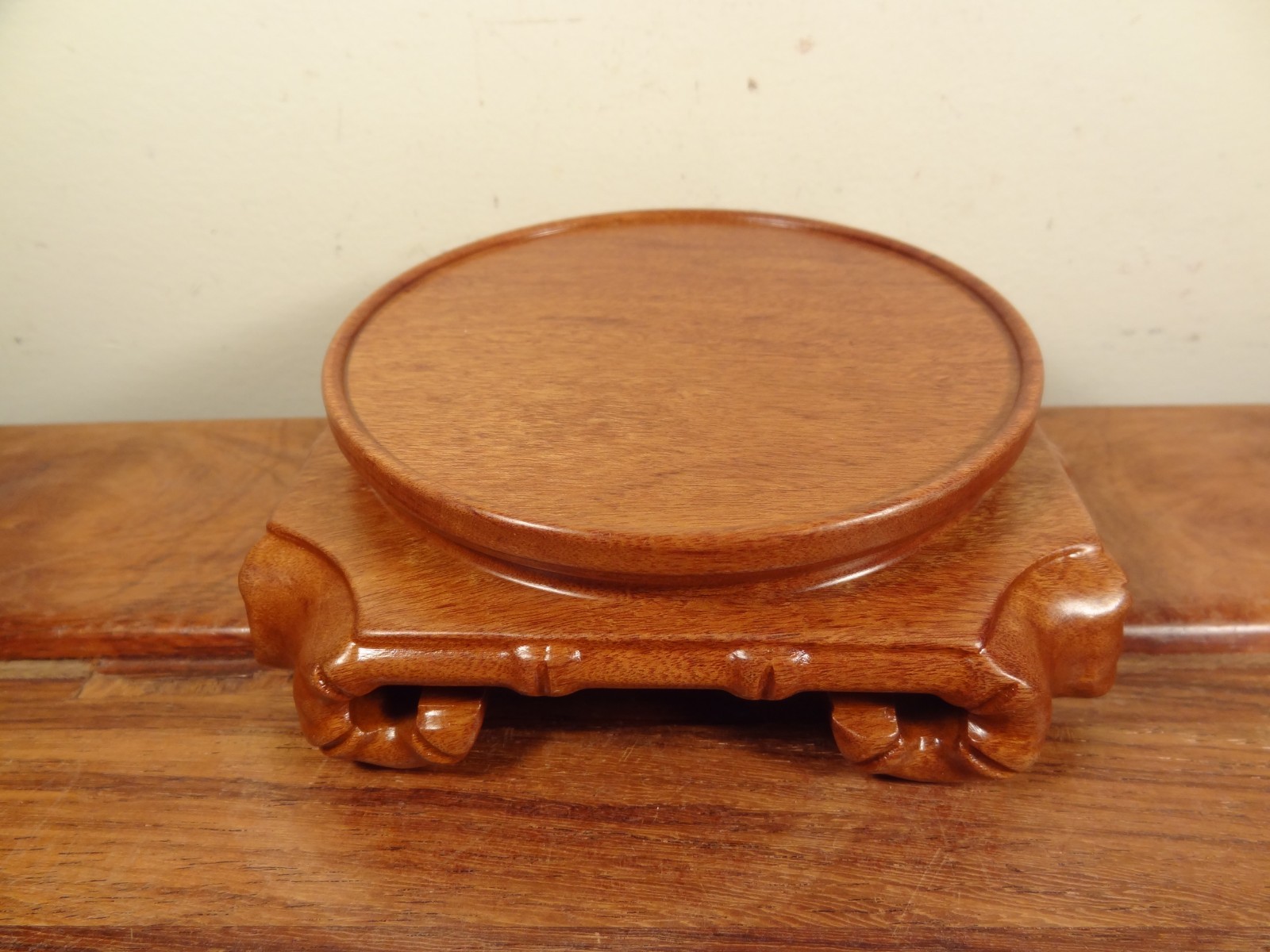 Round Display Stand – Mopane Wood One-piece Carving – 3 7/8″ D Top