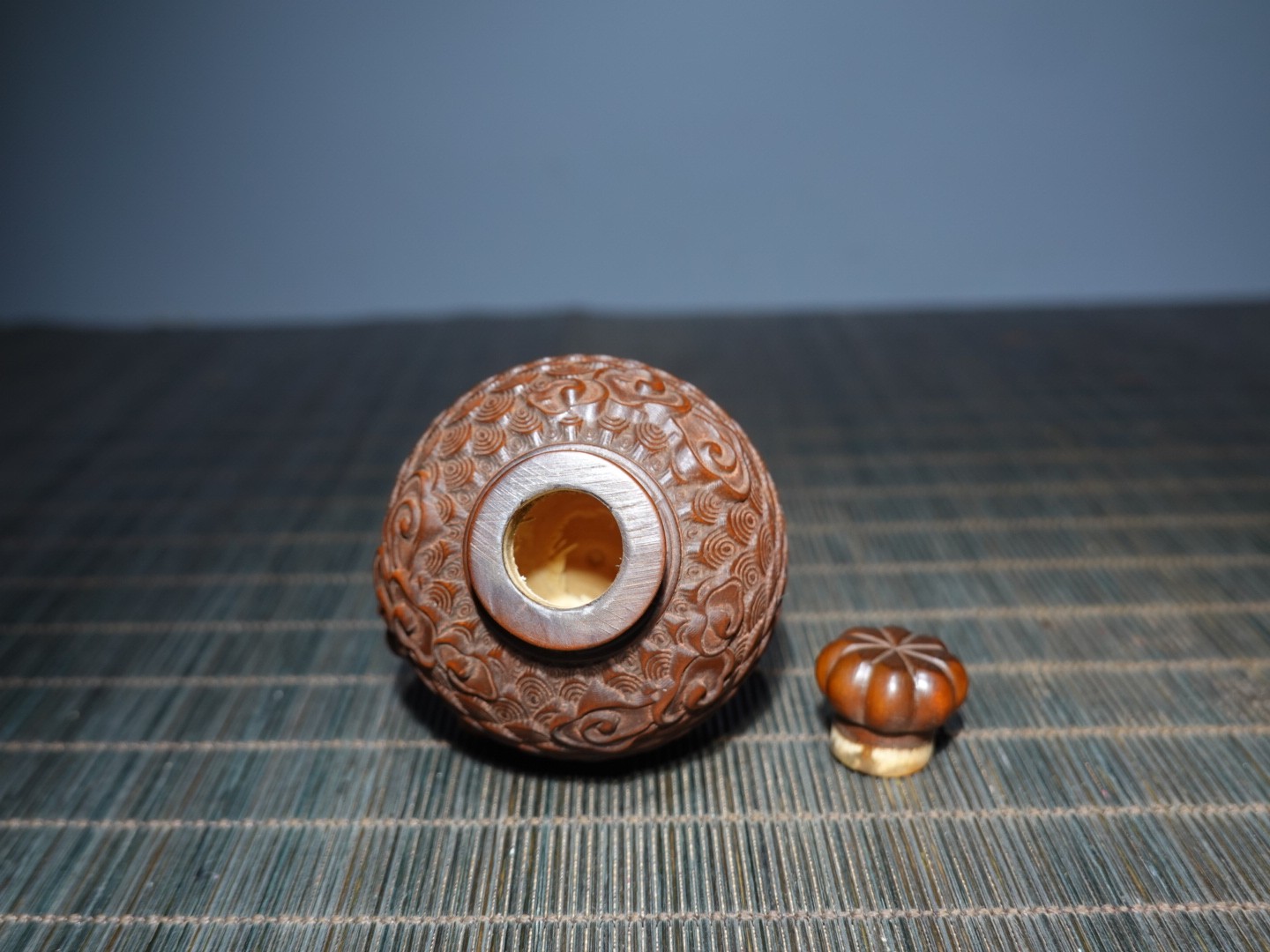 2.8″ Collect China Box-wood Carving Auspicious Clouds Children Snuff Bottle