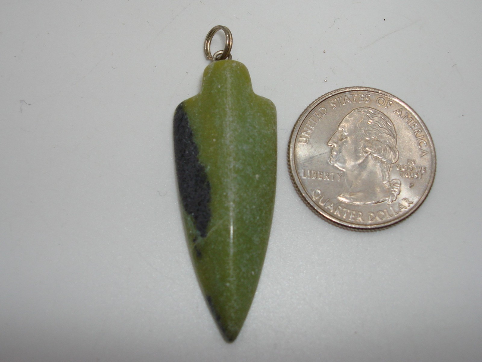 VINTAGE CARVED GREEN JADE ARROWHEAD PENDANT! ESTATE FIND!