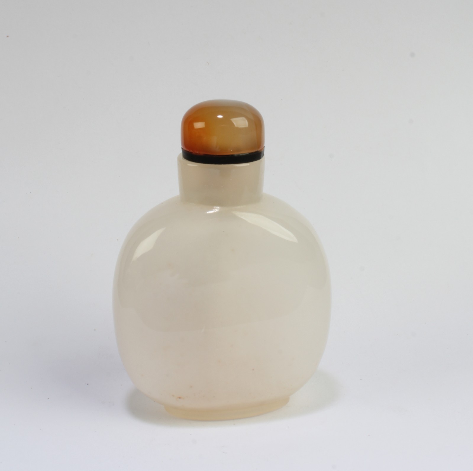 Chinese Agate Snuff Bottle.