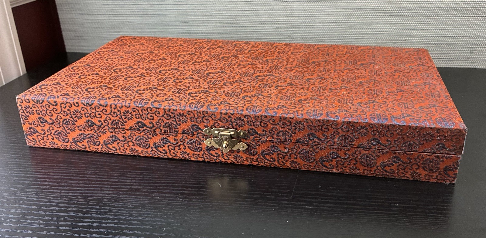 Pair of VTG Chinese Porcelain Famille Rose Ashtrays in Silk Presentation Box