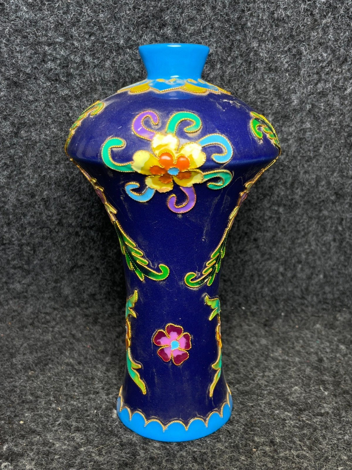 Imperial cloisonn é enamel multicolored glazed porcelain vase
