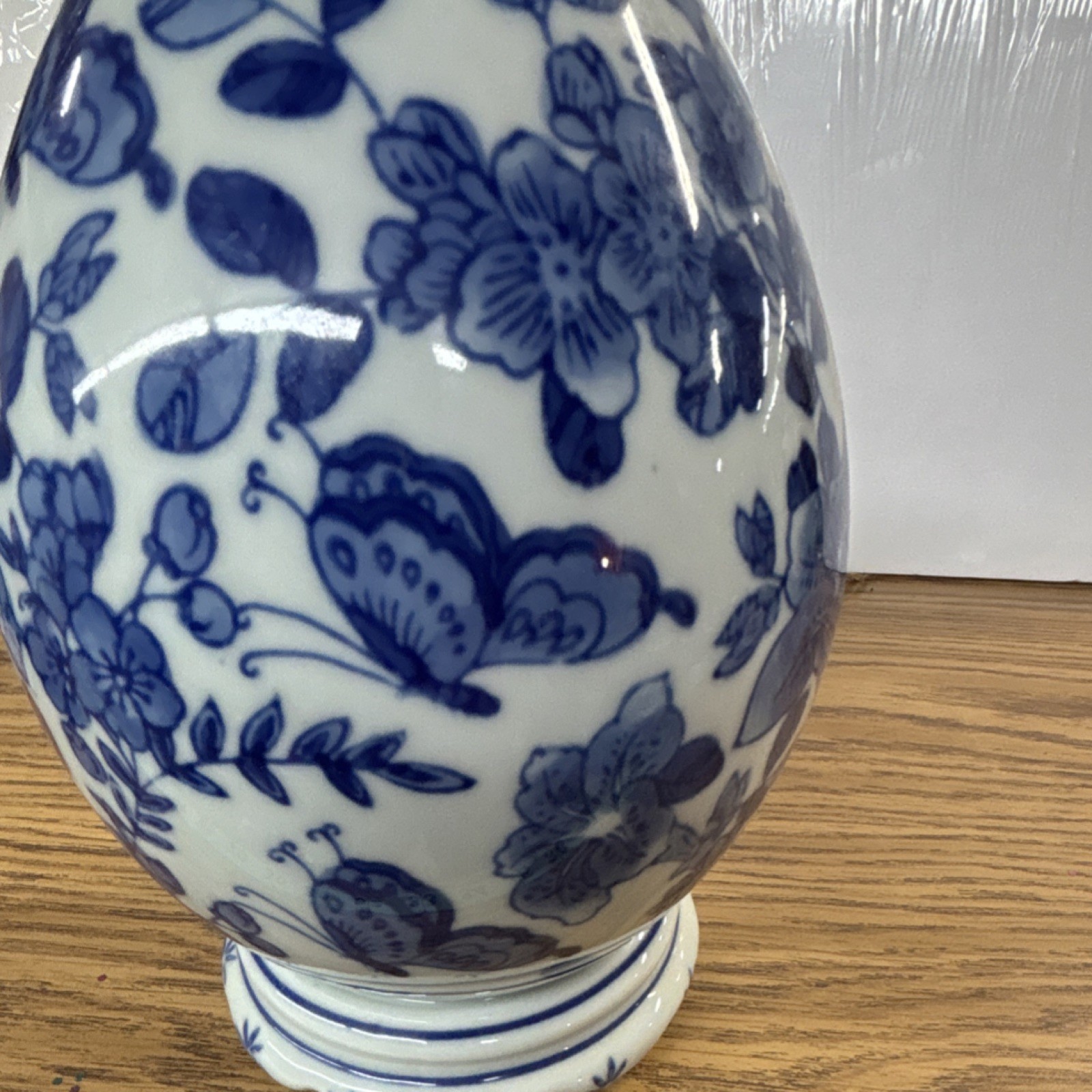 Dechang Ceramics Blue & White Porcelain Egg On Base Butterfly Floral Approx 9”H