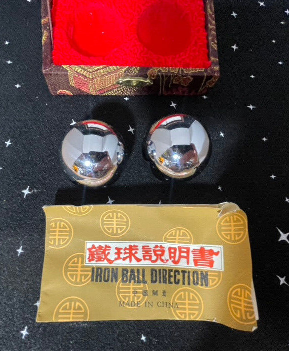 VTG Chinese Boading Iron Balls w/Case Stree Therapy Balls 5 inch diameter