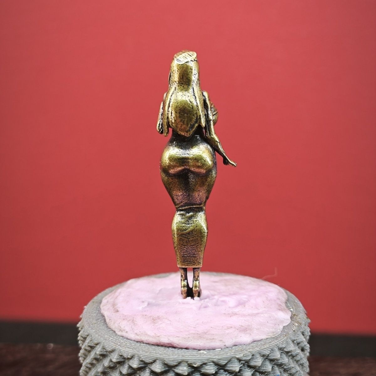Brass 1:64 Scale Miniature Female Figure Statue 39mm Desk Decor Collectible