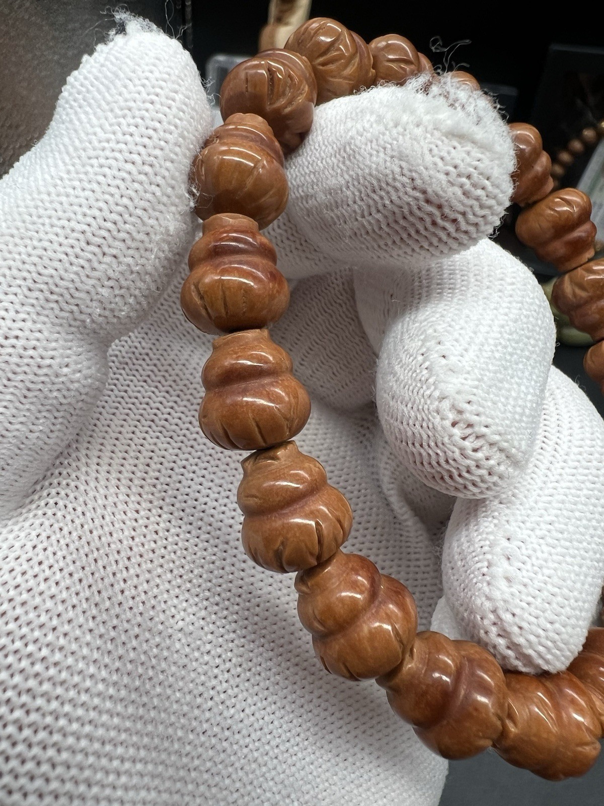 11x12mm dragon patterned peach pit carved gourd bracelet 龙纹桃核雕刻小葫芦手串