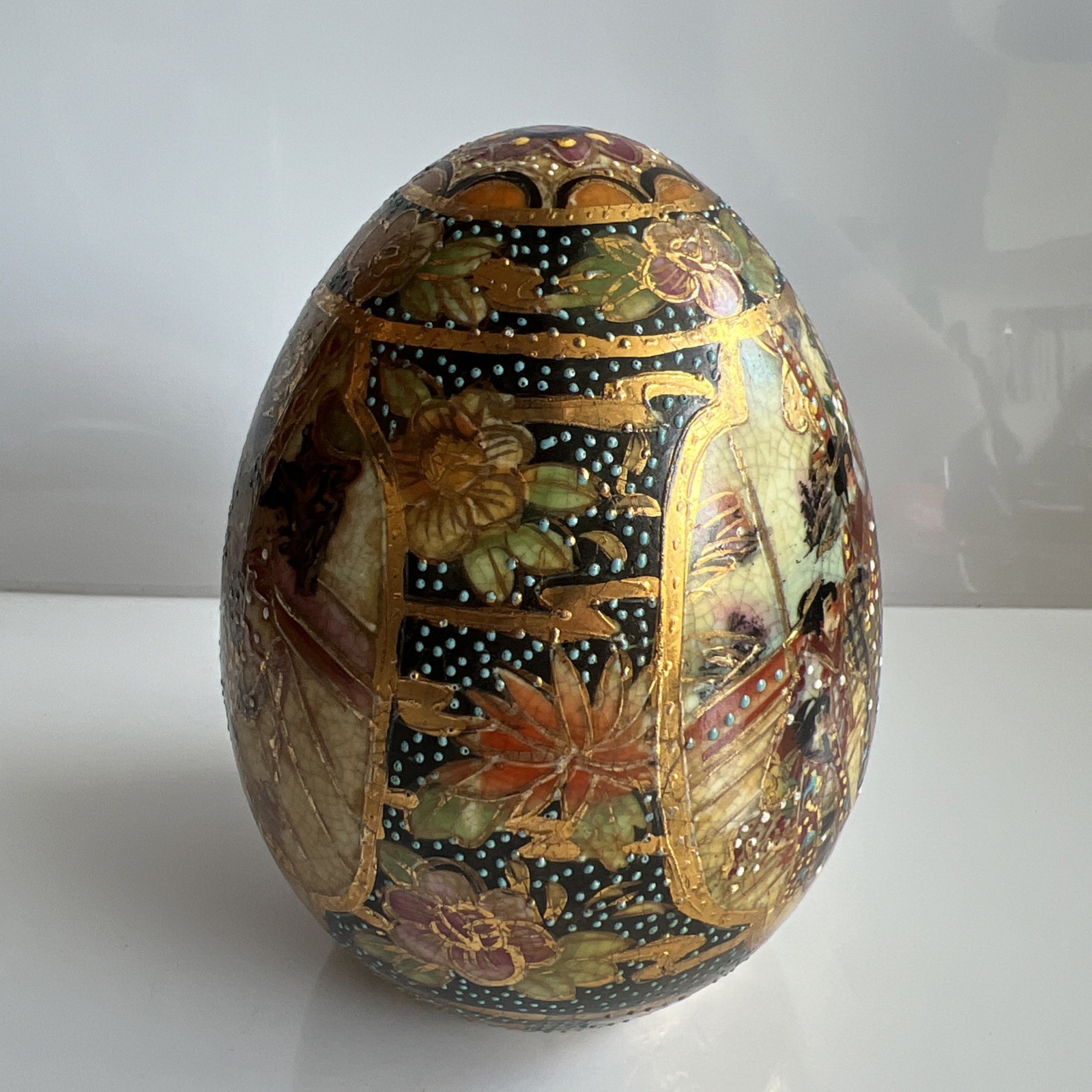 Vintage Chinese Satsuma Porcelain HandPainted Decorative Egg W/Geishas 4.5” Tall