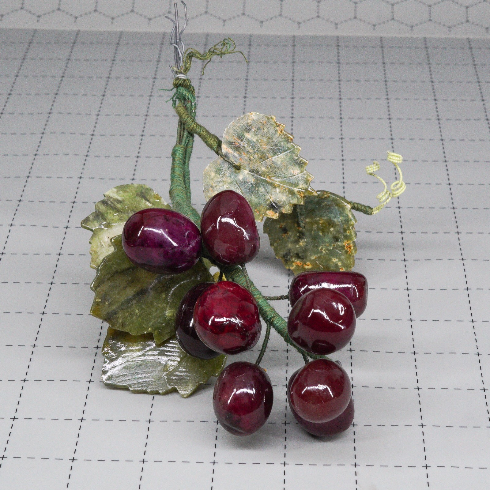 Vtg 5″ Jade Nephrite Celadon Stone Green & purple Grape Cluster w/ leaves 0.5lb